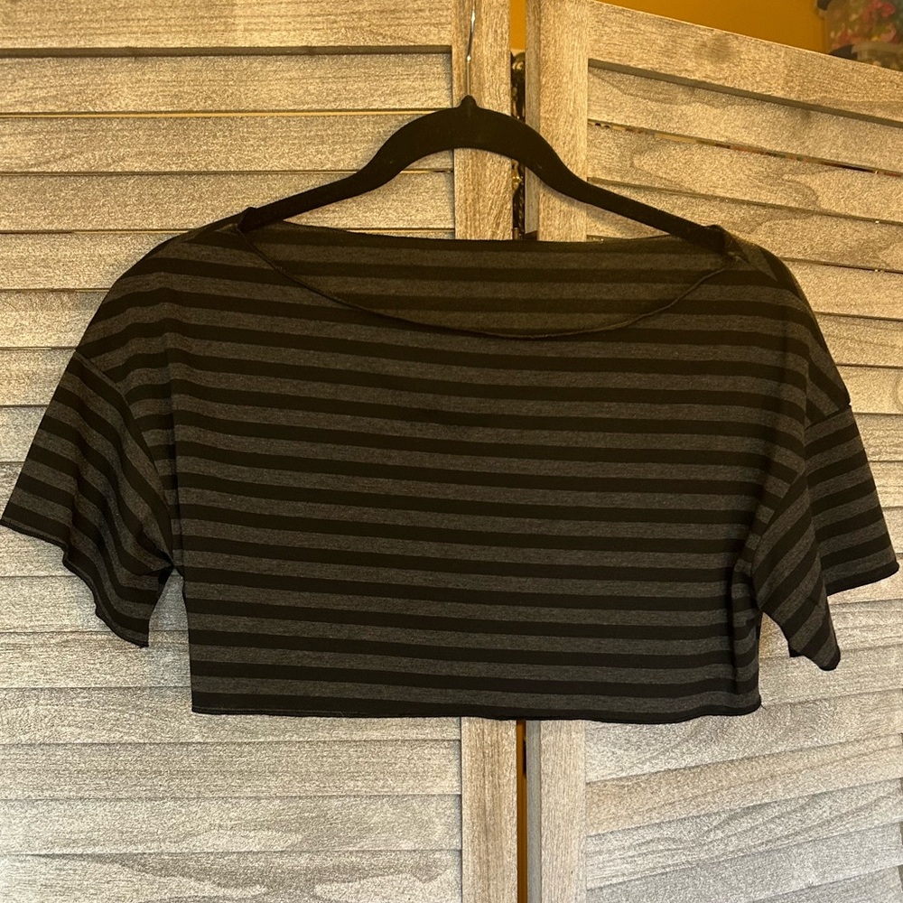 Black & Grey Striped Off the Shoulder Cropped Top Blouse Woman’s Juniors Small
